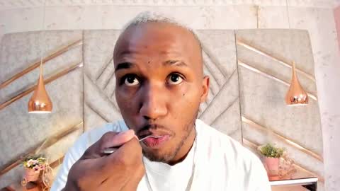 Snapshot of jamesparck chatting on 02.10.25 James online show from 02.10.25