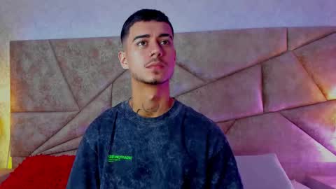 Snapshot of jamzawolf chatting on 12.21.25 jamzawolf online show from 12.21.25