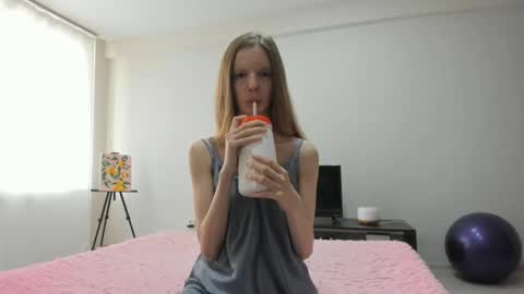 Snapshot of janelong chatting on 09.19.25 JaneLong online show from 09.19.25