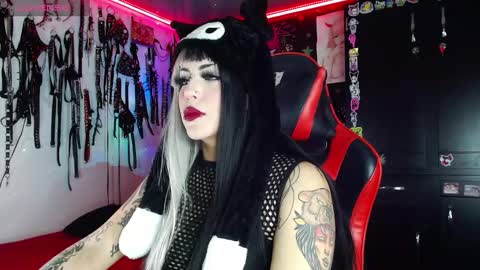      online show from 01.06.25