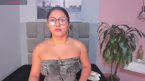 Snapshot of janna_lopezz chatting on 11.19.25 Janna online show from 11.19.25