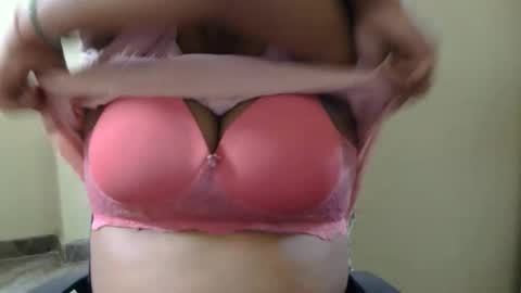 Snapshot of jasmeen_love143 chatting on 05.27.26 jasmeen online show from 05.27.26
