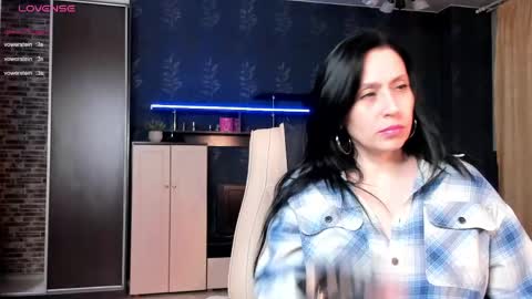 Snapshot of jasmin_milf chatting on 03.24.26 jasmin_milf online show from 03.24.26