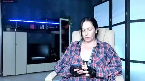 Snapshot of jasmin_milf chatting on 06.25.26 jasmin_milf online show from 06.25.26