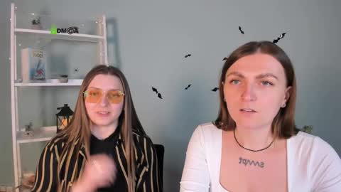 Snapshot of jasmine_fly chatting on 10.29.25 jasmine_fly online show from 10.29.25