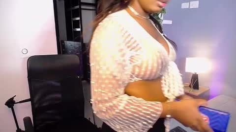 Instagram jasminecampbell1  online show from 02.14.25