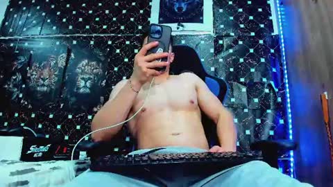 Snapshot of javiersexymann chatting on 06.25.26 Javier online show from 06.25.26