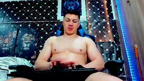 Snapshot of javiersexymann chatting on 07.15.26 Javier online show from 07.15.26