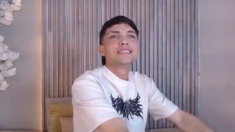 Snapshot of jay_smile chatting on 06.24.26 JAY online show from 06.24.26