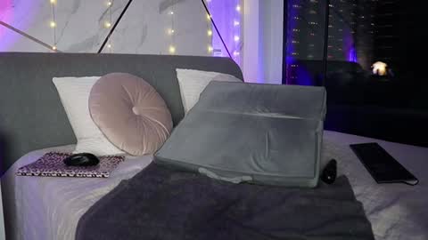 Snapshot of jayjaypink_ chatting on 12.28.24 JayJayPink online show from 12.28.24