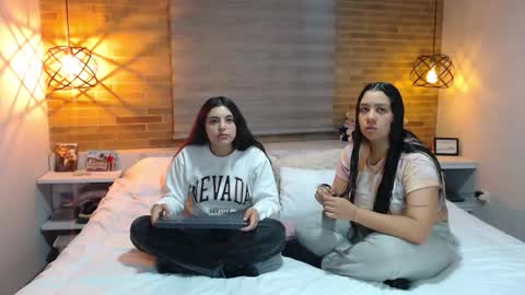 Jazmin and Scarlett online show from 11.24.25