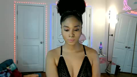Snapshot of jazminefox chatting on 05.23.26 Jazmine Fox online show from 05.23.26