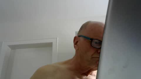 Snapshot of jbiker chatting on 04.03.26 Jrgen online show from 04.03.26