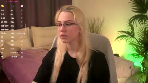 Snapshot of jeancoleex chatting on 09.29.25 Jean online show from 09.29.25