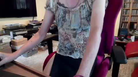 Snapshot of jeanette_uk chatting on 07.21.26 Jeanette James online show from 07.21.26