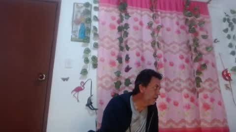 Snapshot of jeans_and_emma chatting on 03.09.25 jeans_and_emma online show from 03.09.25