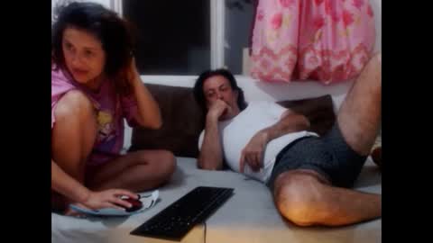 Snapshot of jeans_and_emma chatting on 09.12.25 jeans_and_emma online show from 09.12.25