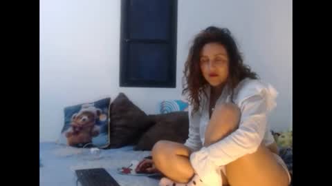 Snapshot of jeans_and_emma chatting on 09.21.25 jeans_and_emma online show from 09.21.25