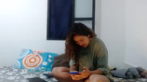 Snapshot of jeans_and_emma chatting on 09.24.25 jeans_and_emma online show from 09.24.25