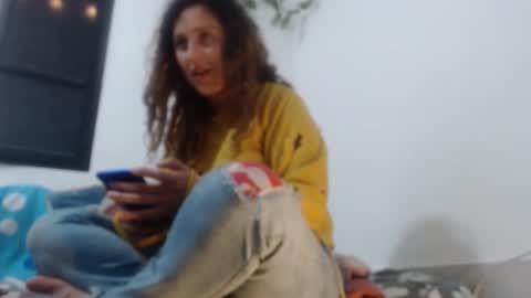 Snapshot of jeans_and_emma chatting on 09.29.25 jeans_and_emma online show from 09.29.25