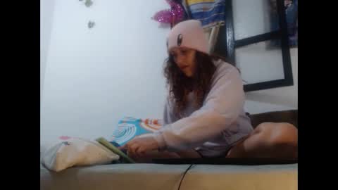 Snapshot of jeans_and_emma chatting on 10.05.25 jeans_and_emma online show from 10.05.25