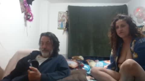 Snapshot of jeans_and_emma chatting on 12.21.25 jeans_and_emma online show from 12.21.25