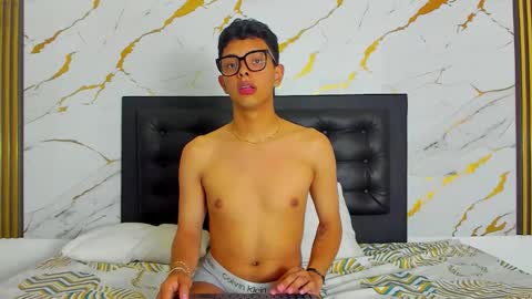 Snapshot of jeff_walker1 chatting on 11.30.25 JEFF WALKER online show from 11.30.25