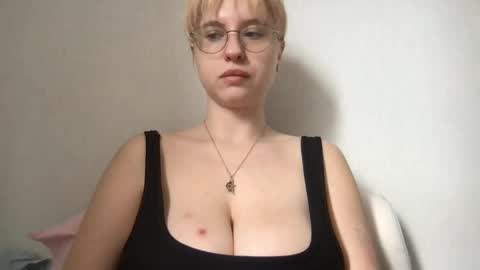 Snapshot of jelly_gum chatting on 05.19.26 Inna online show from 05.19.26