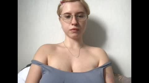 Snapshot of jelly_gum chatting on 05.28.26 Inna online show from 05.28.26