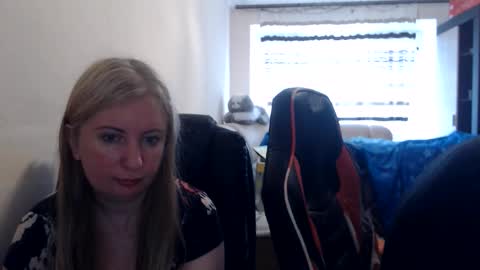Snapshot of jenisandpeter chatting on 06.01.26 JenisAndPeter online show from 06.01.26