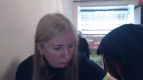 Snapshot of jenisandpeter chatting on 06.03.26 JenisAndPeter online show from 06.03.26
