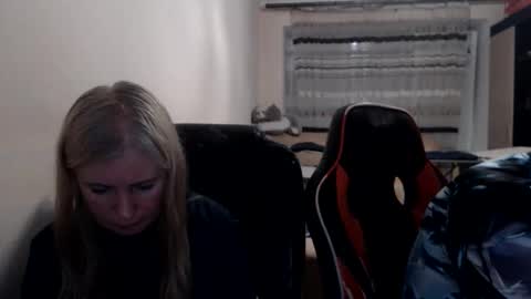 Snapshot of jenisandpeter chatting on 06.05.26 JenisAndPeter online show from 06.05.26