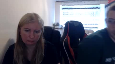 Snapshot of jenisandpeter chatting on 06.10.26 JenisAndPeter online show from 06.10.26