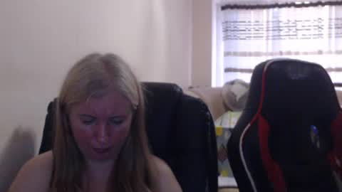Snapshot of jenisandpeter chatting on 06.16.26 JenisAndPeter online show from 06.16.26