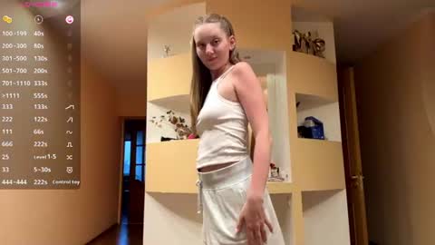 Snapshot of jenlauder chatting on 07.21.26 Jen online show from 07.21.26