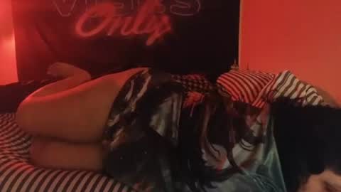 Snapshot of jennabrady chatting on 06.18.26 Dragon Queen. Be my Dragon -- and online show from 06.18.26