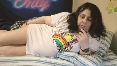 Snapshot of jennabrady chatting on 06.25.26 Dragon Queen. Be my Dragon -- and online show from 06.25.26