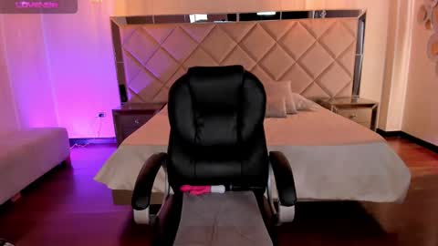 Jenna Olson  online show from 03.03.25