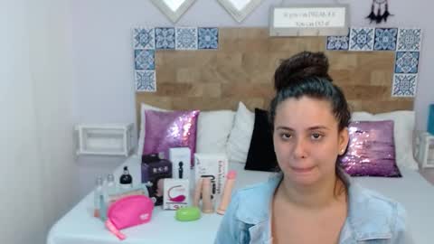 Snapshot of jenner_madison chatting on 11.06.25 jenner_madison online show from 11.06.25