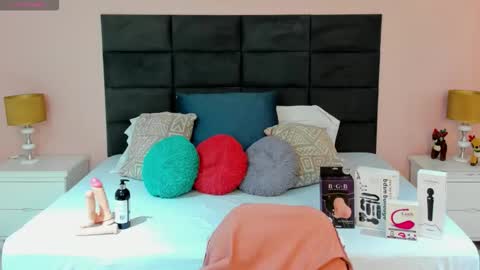 Snapshot of jenner_madison chatting on 11.17.25 jenner_madison online show from 11.17.25