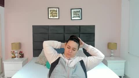 Snapshot of jenner_madison chatting on 12.19.25 jenner_madison online show from 12.19.25