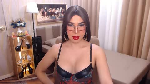 Snapshot of jenniegarcia chatting on 05.15.26 jenniegarcia online show from 05.15.26
