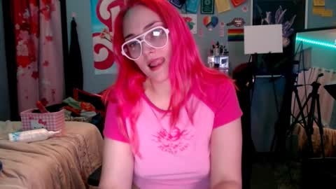 Snapshot of jennifergwen chatting on 10.31.25 Jennifer Gwen online show from 10.31.25