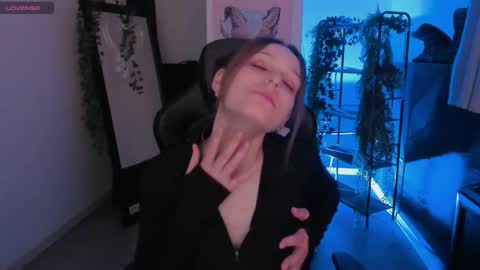 Snapshot of jenniferkiim chatting on 10.27.25 jenniferkiim online show from 10.27.25