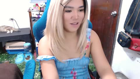 Snapshot of jenny_fromphil chatting on 01.13.25 Jenny online show from 01.13.25