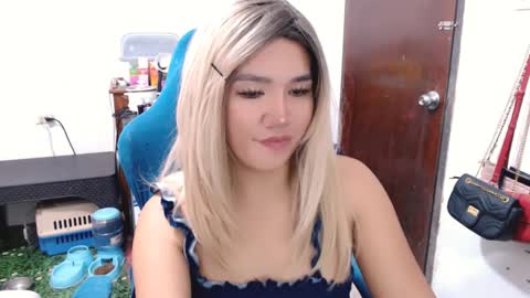 Snapshot of jenny_fromphil chatting on 01.16.25 Jenny online show from 01.16.25