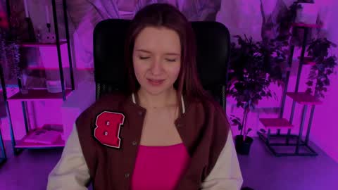 Snapshot of jennydens chatting on 12.19.24 Jenny NO Nude online show from 12.19.24