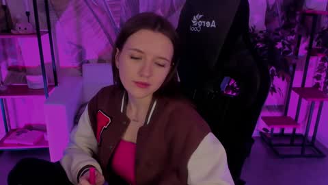 Snapshot of jennydens chatting on 12.21.24 Jenny NO Nude online show from 12.21.24