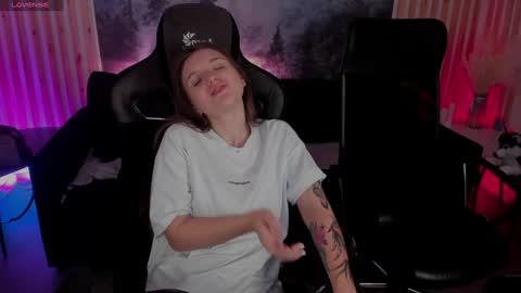 Snapshot of jennydens chatting on 01.11.25 Jenny NO Nude online show from 01.11.25