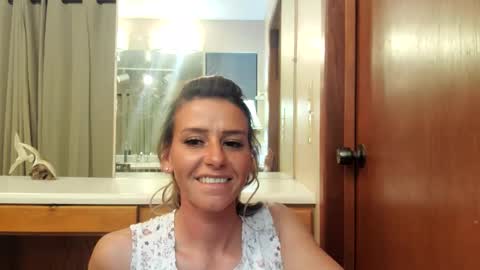 Snapshot of jennyhardnipsmith chatting on 02.11.25 Jennythanksyou online show from 02.11.25